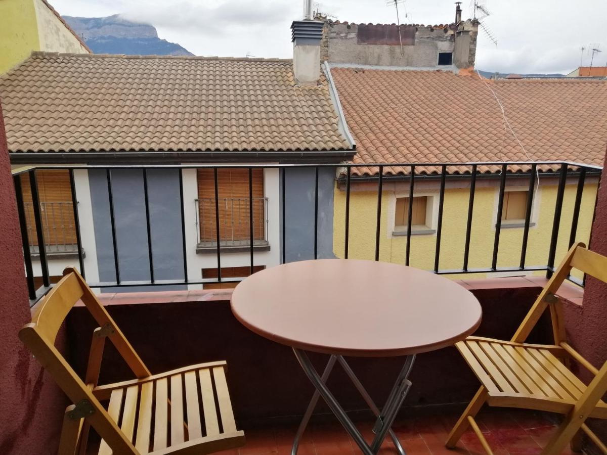 Luminoso, Centrico Y Silencioso Apartamento Jaca Exterior foto